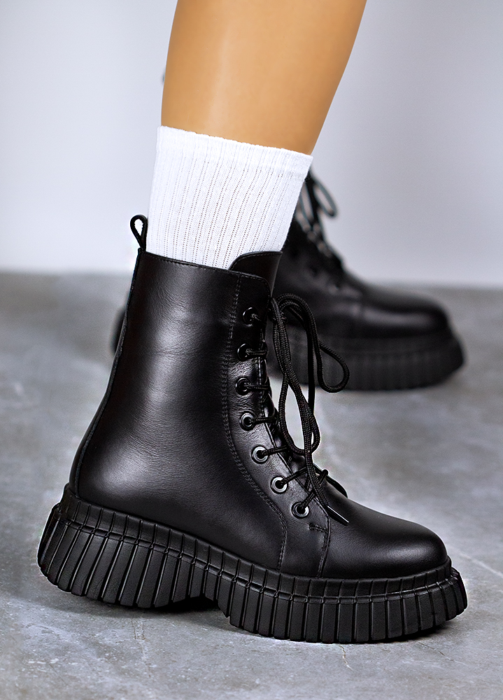 Ботинки берцы женские кожаные черные 8046-28