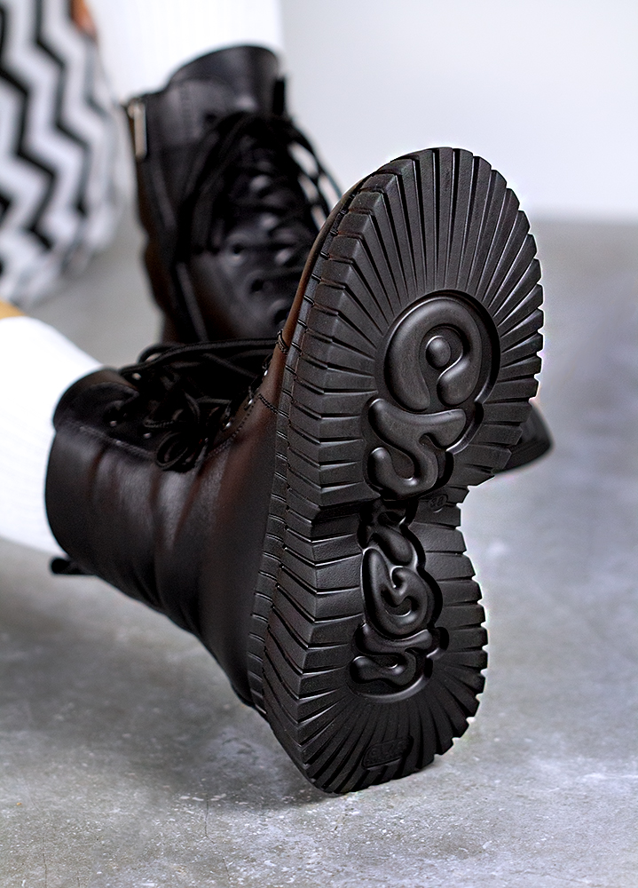 Ботинки берцы женские кожаные черные 8046-28