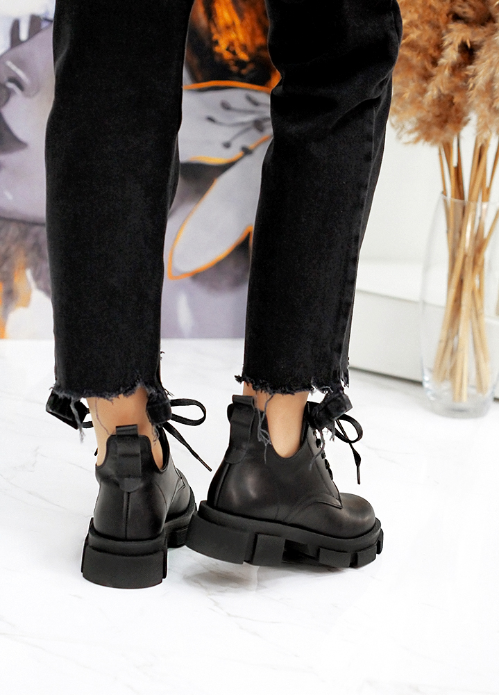 Ботинки короткие женские кожаные черные 8055-28