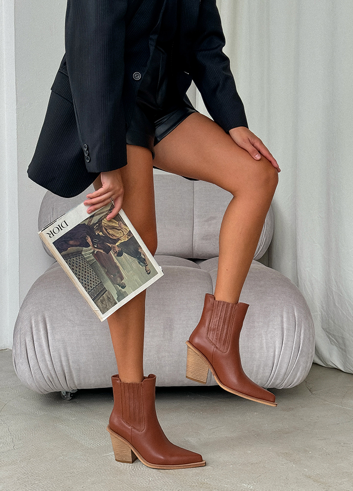 Ботинки казаки женские кожаные brown 8251-28