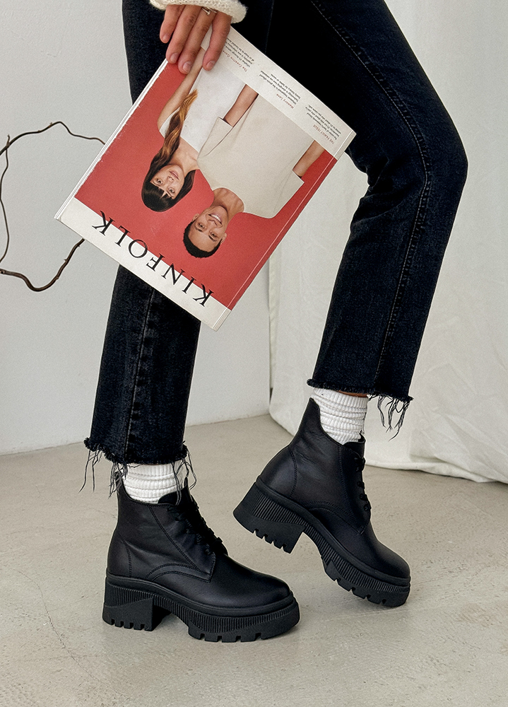 Черевики жіночі шкіряні чорні на підборах 8210-28