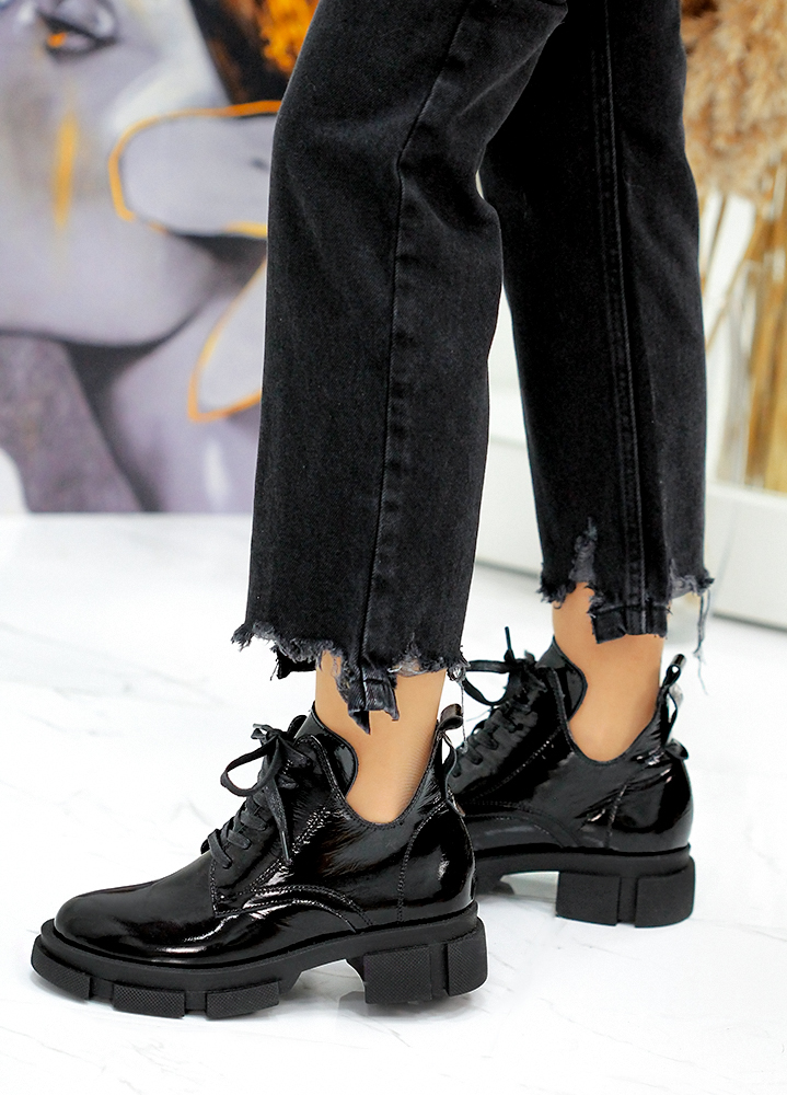 Ботинки короткие женские лак кожа черные 8062-28