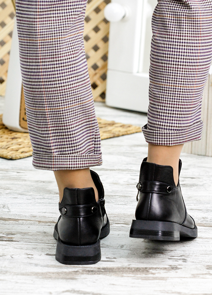 Ботинки короткие женские кожаные черные 7820-28