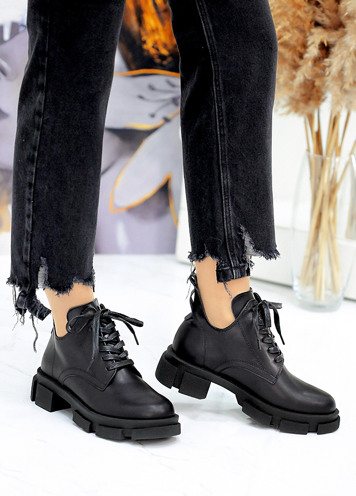 Ботинки короткие женские кожаные черные 8055-28