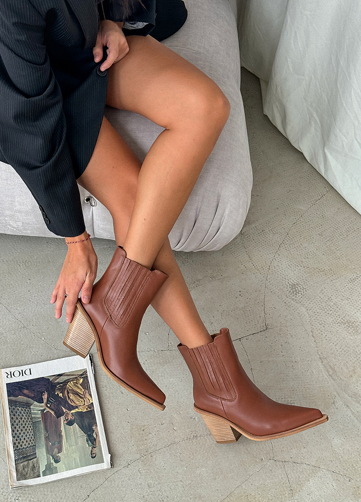 Ботинки казаки женские кожаные brown 8251-28