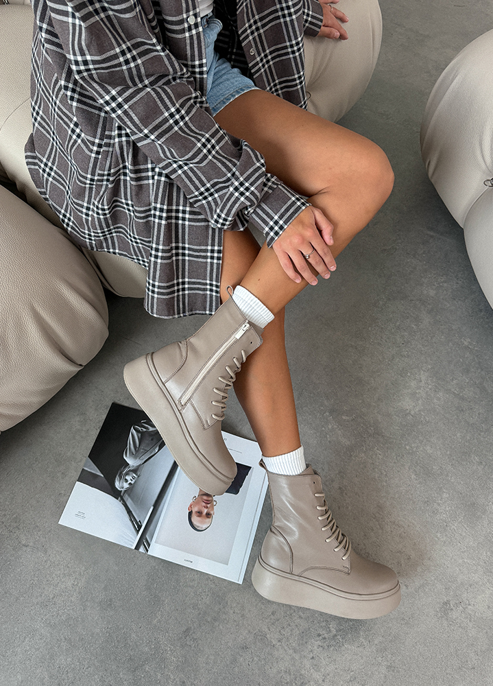 Ботинки женские кожаные мокко на платформе 8231-28