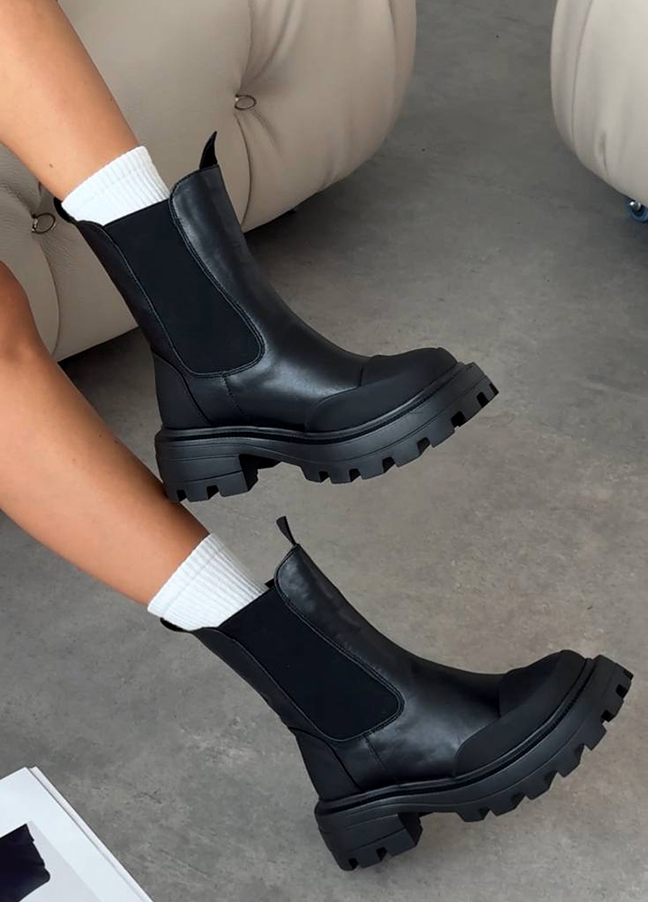 Черевики жіночі шкіряні чорні з резинкою 8240-28