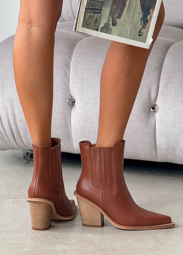 Ботинки казаки женские кожаные brown 8251-28