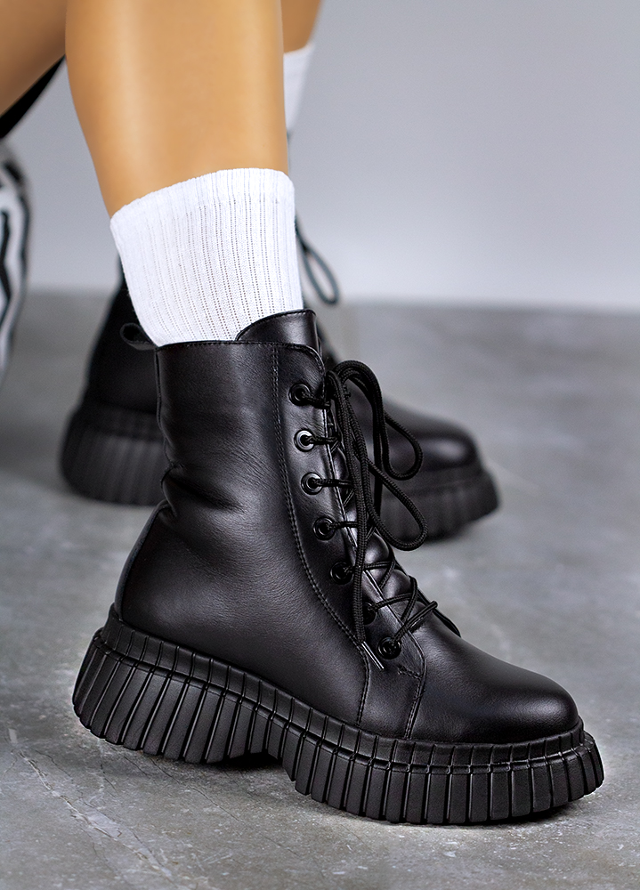 Ботинки берцы женские кожаные черные 8046-28