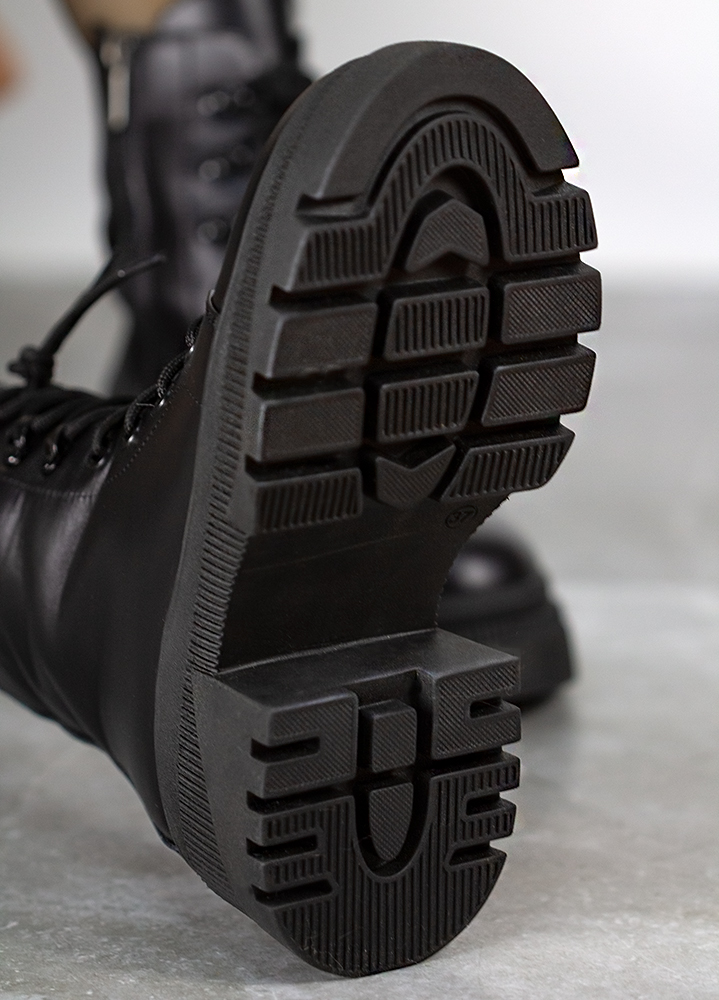 Ботинки берцы женские кожаные черные 8024-28