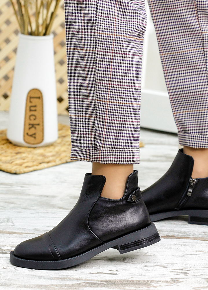 Ботинки короткие женские кожаные черные 7820-28