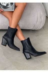 Ботинки казаки женские кожаные черные 8250-28