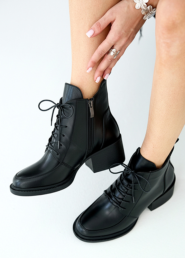 Черевики ботильйони жіночі шкіряні чорні Lolita 8539-28