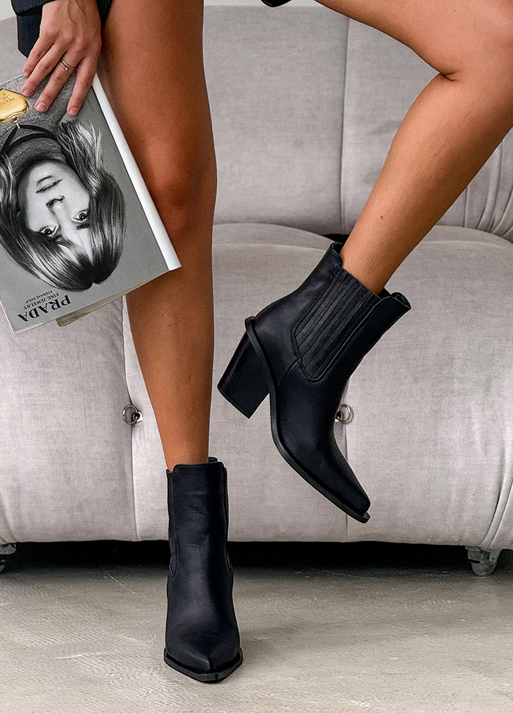 Ботинки казаки женские кожаные черные 8250-28