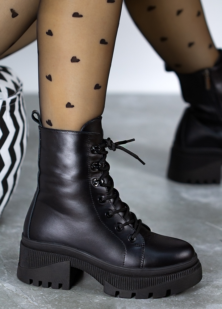 Ботинки берцы женские кожаные черные 8024-28