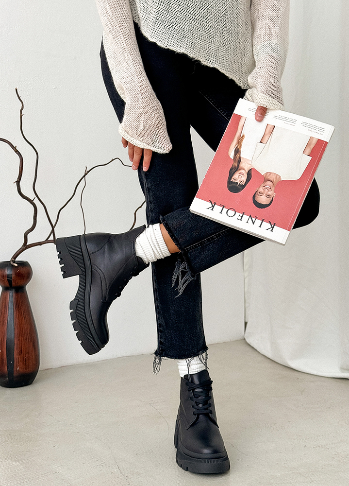 Черевики жіночі шкіряні чорні на підборах 8210-28