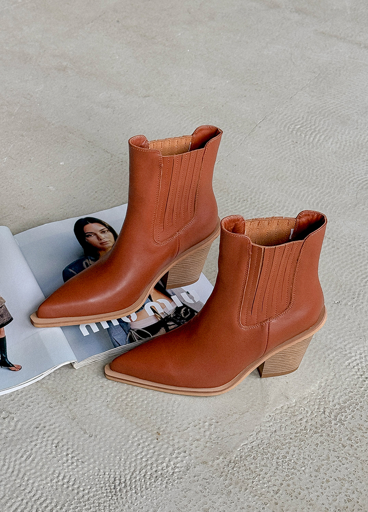 Ботинки казаки женские кожаные brown 8251-28