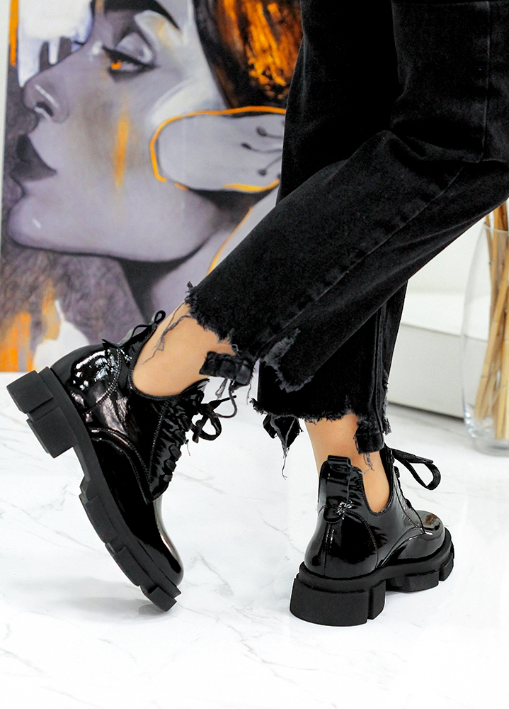 Ботинки короткие женские лак кожа черные 8062-28