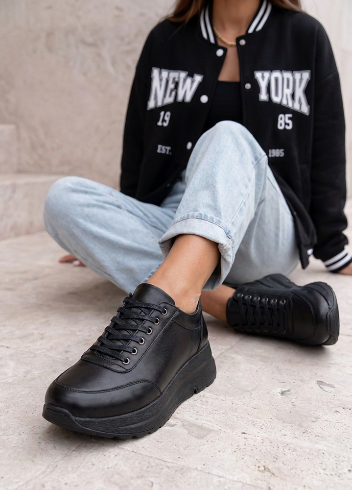 Кросівки жіночі шкіряні чорні LOOK 7979-28