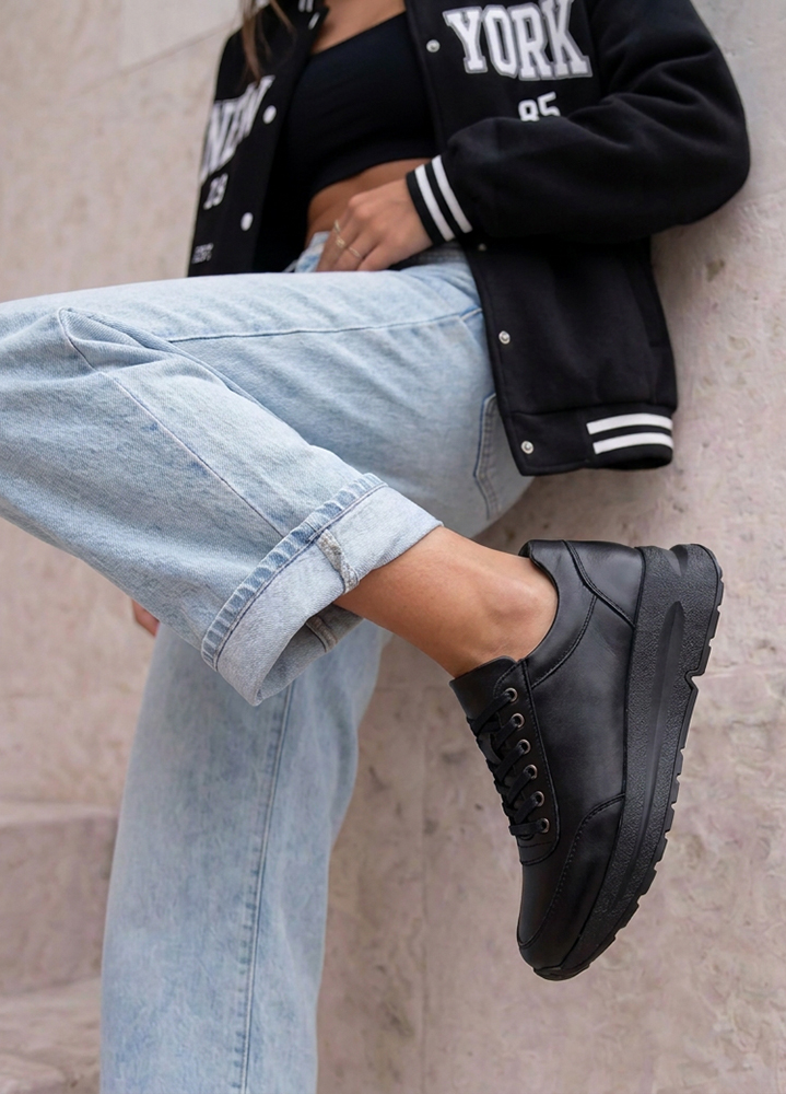 Кросівки жіночі шкіряні чорні LOOK 7979-28