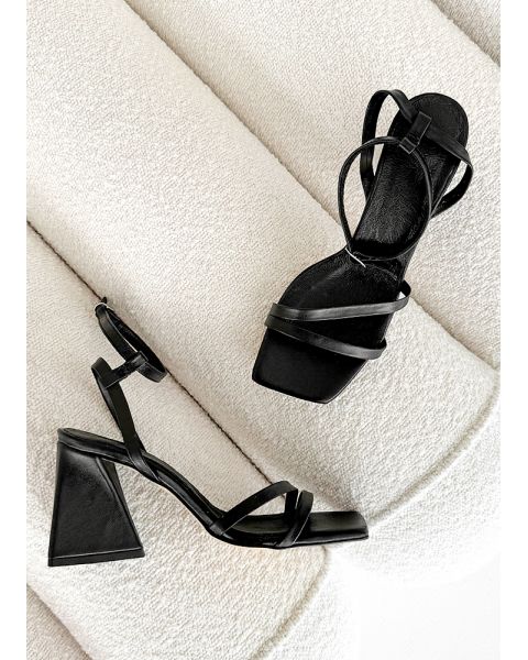 Босоножки LUNA черные 8175-28