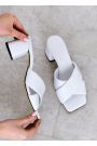 Шльопанці шкіра білі на підборах 8457-28