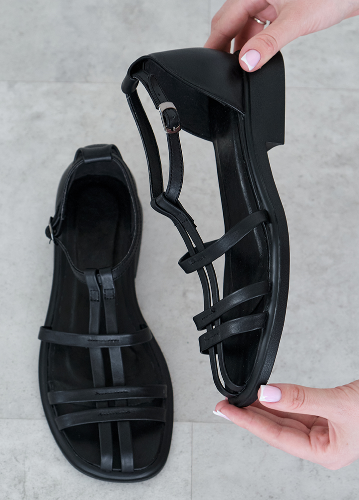 Сандалі натуральна шкіра чорні 8470-28