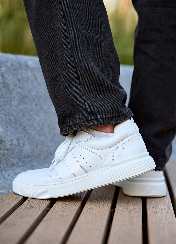 Кросівки чоловічі GALAXY шкіряні білі 8507-28