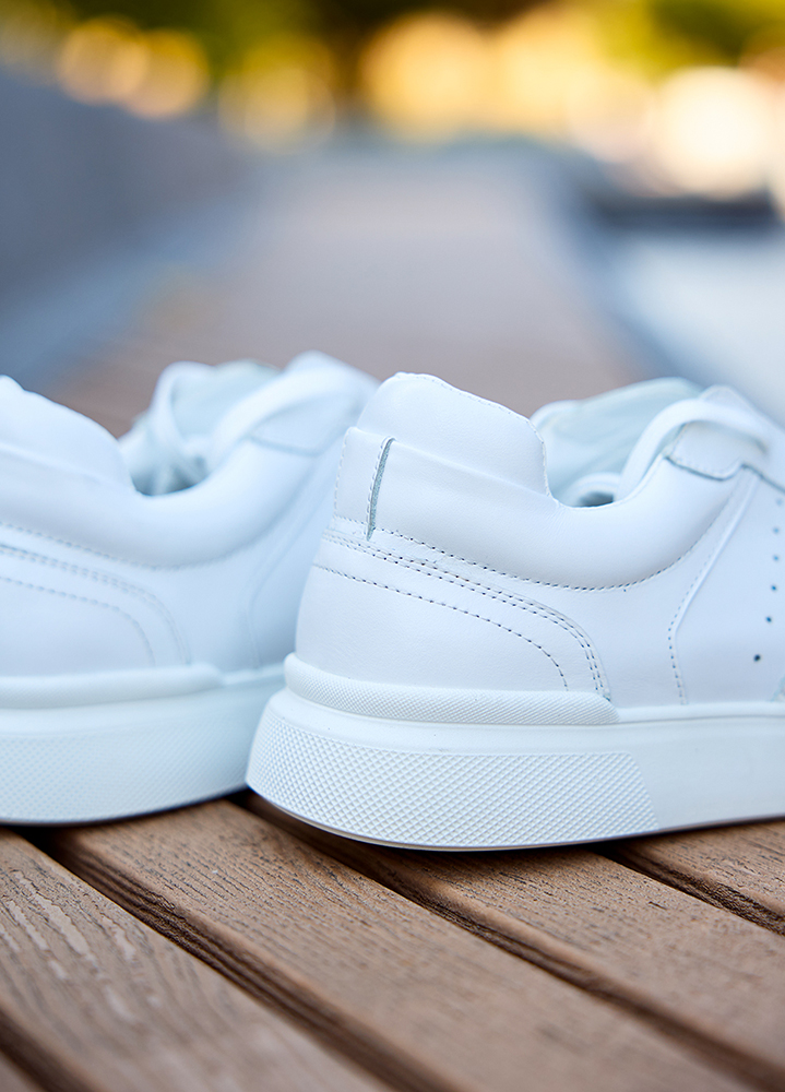 Кросівки чоловічі GALAXY шкіряні білі 8507-28