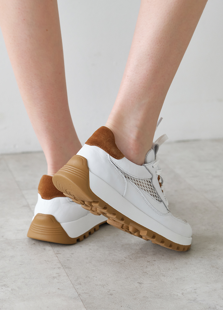 Кросівки жіночі шкіряні літні білі 8464-28