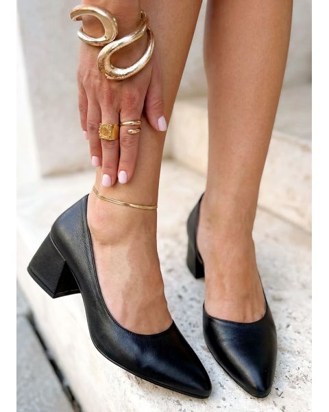 Туфлі Laura шкіра чорні на маленьких підборах 8233-28