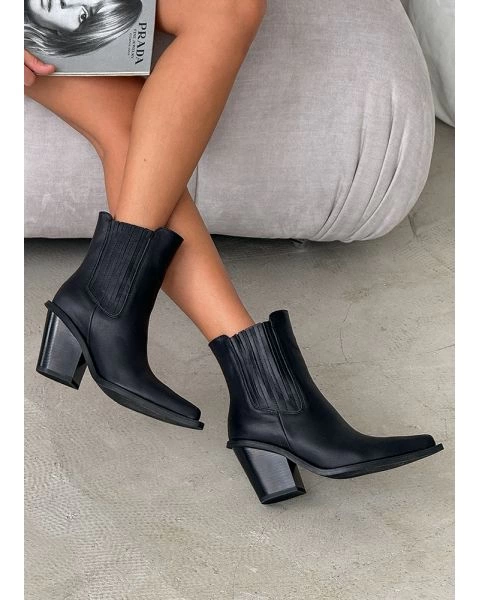 Черевики козаки жіночі шкіряні чорні 8250-28