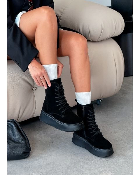 Черевики жіночі замшеві чорні на платформі 8230-28